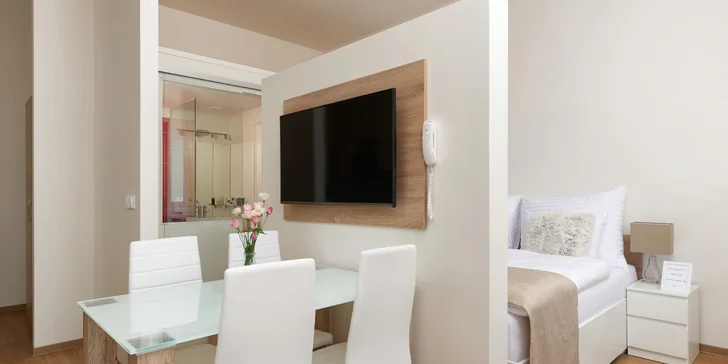 Až 7 nocí v krásném apartmánu v centru Prahy a plavba po Vltavě či večeře v krčmě