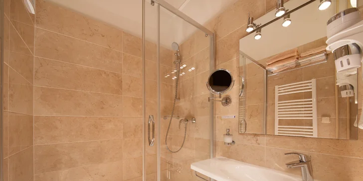V páru nebo s rodinou do Prahy: pěkný hotel na Vinohradech a snídaně, 2 osoby zdarma
