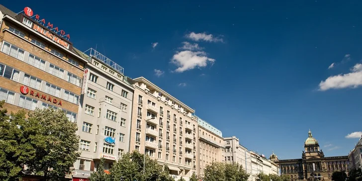 Pobyt ve 4* hotelu na Václavském nám.: snídaně i večeře a okružní jízda