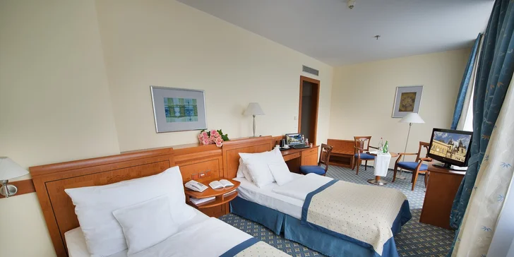 Pobyt ve 4* hotelu na Václavském nám.: snídaně i večeře a okružní jízda