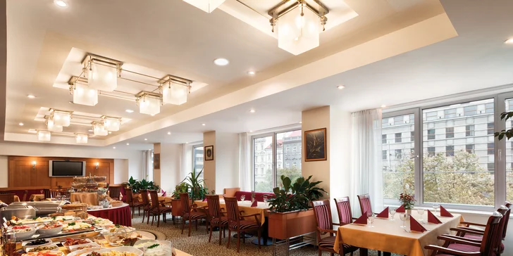 Pobyt ve 4* hotelu na Václavském nám.: snídaně i večeře a okružní jízda