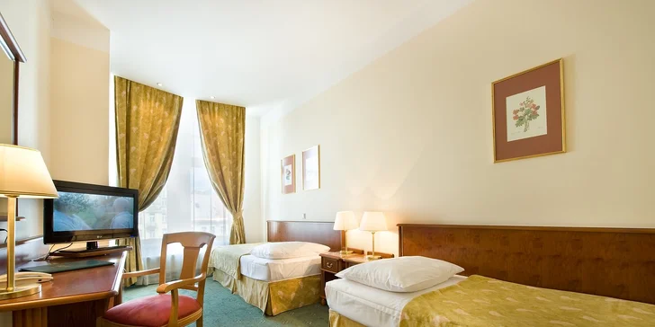 Pobyt přímo v centru dění: 4* hotel na Václavském nám. se snídaní, okružní jízdou i grilováním