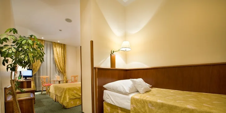 Pobyt přímo v centru dění: 4* hotel na Václavském nám. se snídaní, okružní jízdou i grilováním