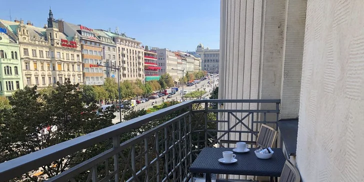 Pobyt v budově Melantrichu uprostřed Václavského nám. se snídaní i okružní jízdou