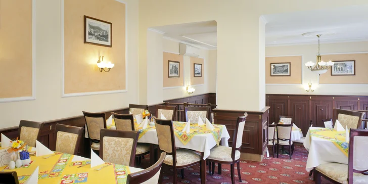 4* pobyt v Karlových Varech: snídaně či polopenze, bazén a sauna i procedury
