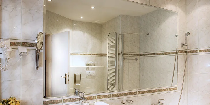 Orloj jako na dlani: pobyt ve 4* hotelu na Staroměstském náměstí se snídaní