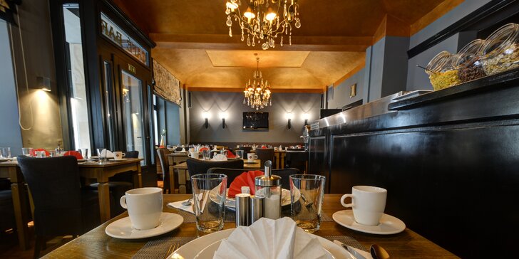 4* pobyt v historickém centru Prahy se snídaní i romantickým menu v restauraci u Karlova mostu