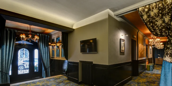 4* pobyt v historickém centru Prahy se snídaní i romantickým menu v restauraci u Karlova mostu