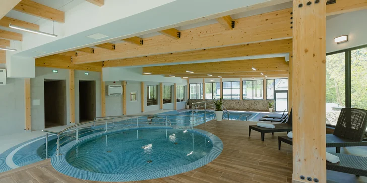 Na své si tu přijdou i vyznavači pořádného odpočinku. V hotelu totiž najdete wellness s plaveckým bazénem a vířivkou. 