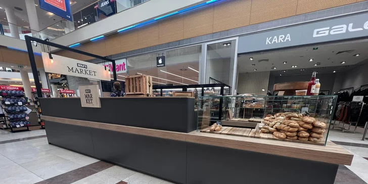 Stánek najdete v přízemí pardubického OC Atrium. 