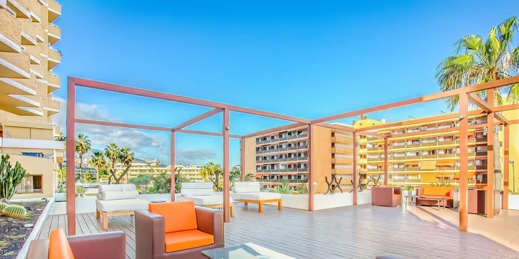 Hotel najdete v oblíbeném letovisku Puerto de la Cruz a kromě krásného ubytování vám nabídne ještě i výhled na majestátní sopku Teide. 