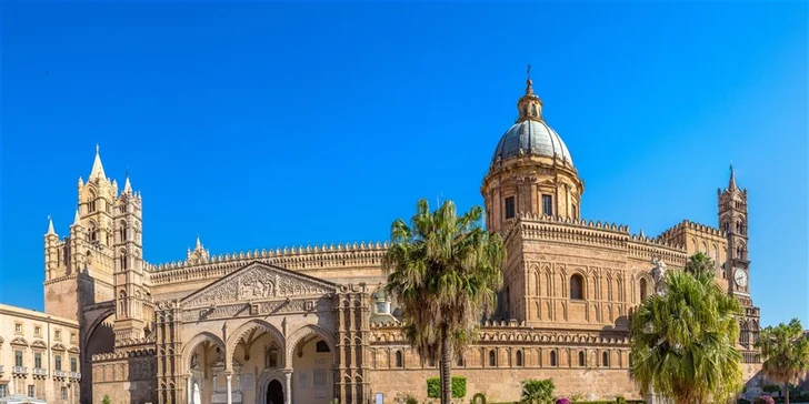 Těšte se také na antická naleziště Segestu a Agrigento i na historické Cefalú s překrásným pobřežím.