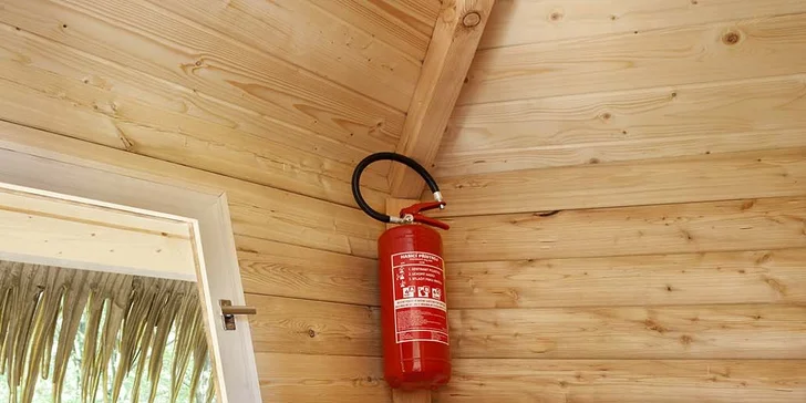 Vonku nájdete suché WC.