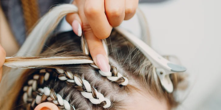 Či už sa chystáte vyraziť na festival, osviežiť look pred dovolenkou, či si len pootvoriť dvere k novému sebavedomiu, garantujeme, že s novým účesom budete zaručene vyzerať skvele! 