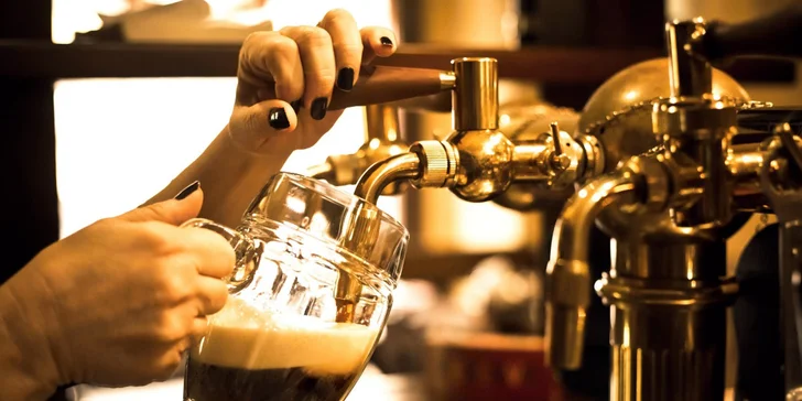 K jídlu si můžete přiobjednat točený Pilsner Urquell nebo černého kozla.