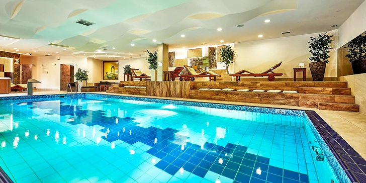 Den plný pohybu můžete zakončit ve wellness centru s vířivkou, bazénem a saunami.