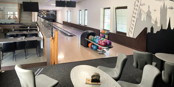 Ve Sportcentru Vysoké Mýto vám pronajmou bowlingovou dráhu na jednu nebo dvě hodiny. 