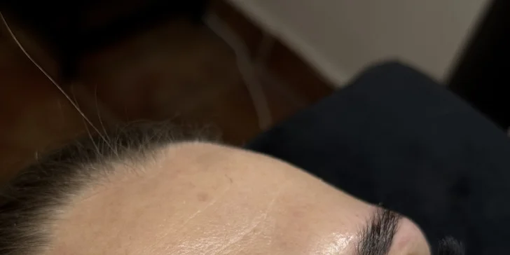 V estetickém salonu Charm Nails Brno vás čeká laminace obočí nebo lash lifting.