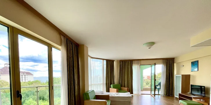 Každý pokoj má také balkon. 
