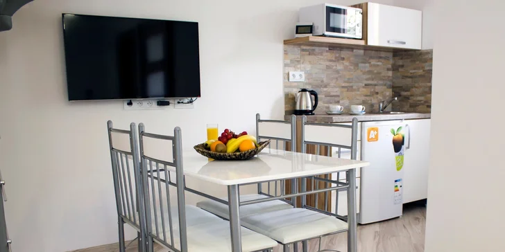 V dvoupodlažním apartmánu máte k dispozici i kuchyňku. 