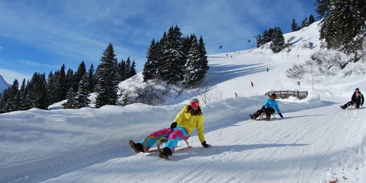 Od hotelu jezdí bezplatné skibusy na Hintertux a do Zillertalu.
