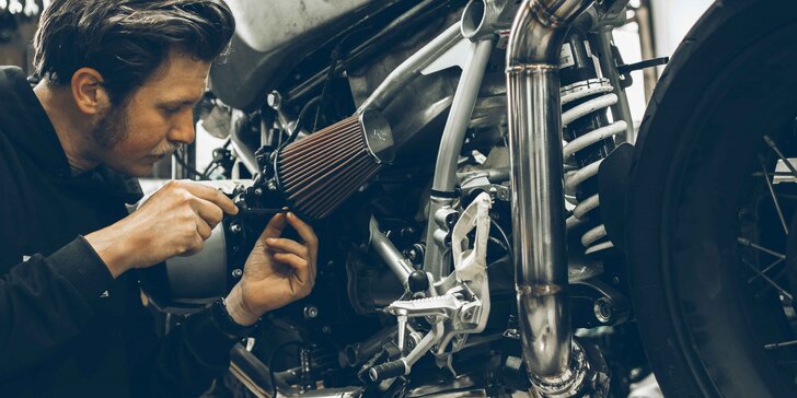Kontrola motorky či skútru i s výměnou motorové náplně: brzdy, baterka, pneu, řetěz, tlumiče