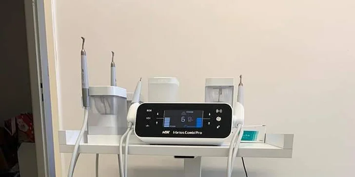 Vstupní dentální hygiena: odstranění zubního kamene, čistění i dárek