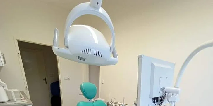 Vstupní dentální hygiena: odstranění zubního kamene, čistění i dárek