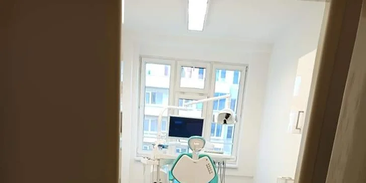 Vstupní dentální hygiena: odstranění zubního kamene, čistění i dárek