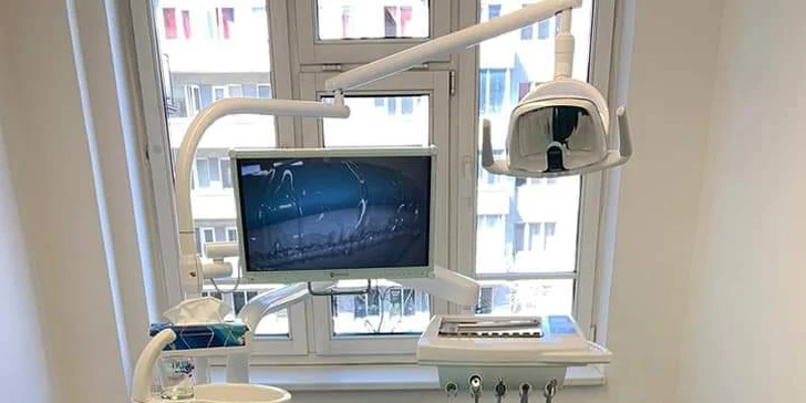 Vstupní dentální hygiena: odstranění zubního kamene, čistění i dárek