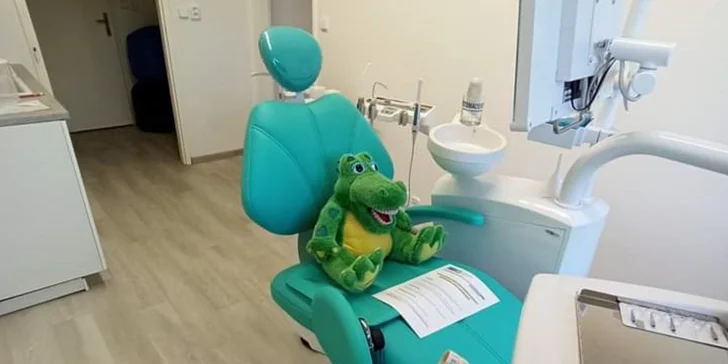 Vstupní dentální hygiena: odstranění zubního kamene, čistění i dárek