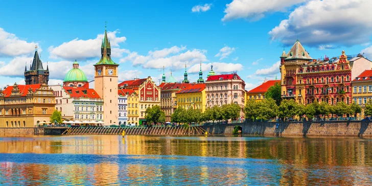 Pobyt ve 4* hotelu v centru Prahy: snídaně, okružní jízda městem i možnost privátního wellness