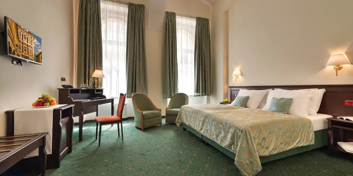 Pobyt ve 4* hotelu v centru Prahy: snídaně, okružní jízda městem i možnost privátního wellness