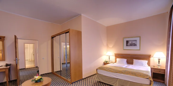 Odpočinek v Karlových Varech: lázeňský hotel s plnou penzí a procedurami