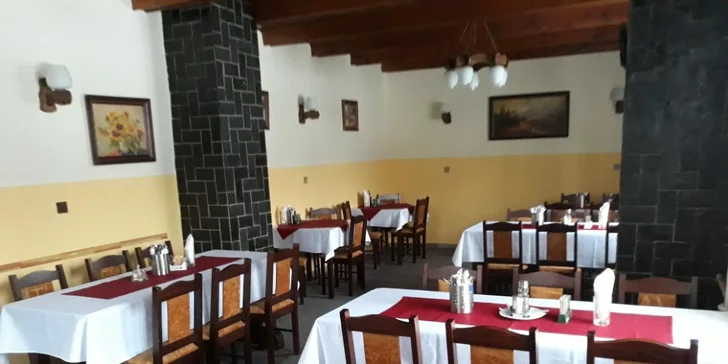 Hovězí burger, hranolky a pivo nebo nealko pro 1 či 2 osoby