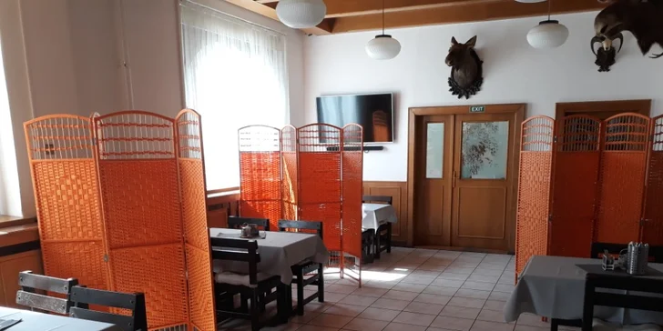 Hovězí burger, hranolky a pivo nebo nealko pro 1 či 2 osoby