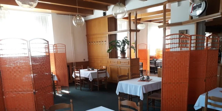 Hovězí burger, hranolky a pivo nebo nealko pro 1 či 2 osoby