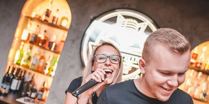 Pronájem VIP místnosti v karaoke baru vč. nápojů a 100 kreditů do jukeboxu