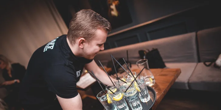Pronájem VIP místnosti v karaoke baru vč. nápojů a 100 kreditů do jukeboxu