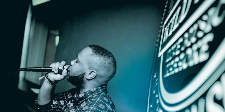 Pronájem VIP místnosti v karaoke baru vč. nápojů a 100 kreditů do jukeboxu