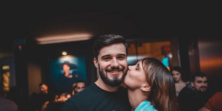 Pronájem VIP místnosti v karaoke baru vč. nápojů a 100 kreditů do jukeboxu
