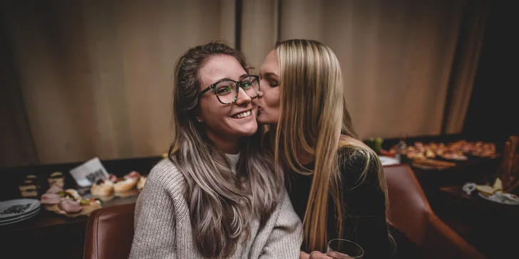 Pronájem VIP místnosti v karaoke baru vč. nápojů a 100 kreditů do jukeboxu