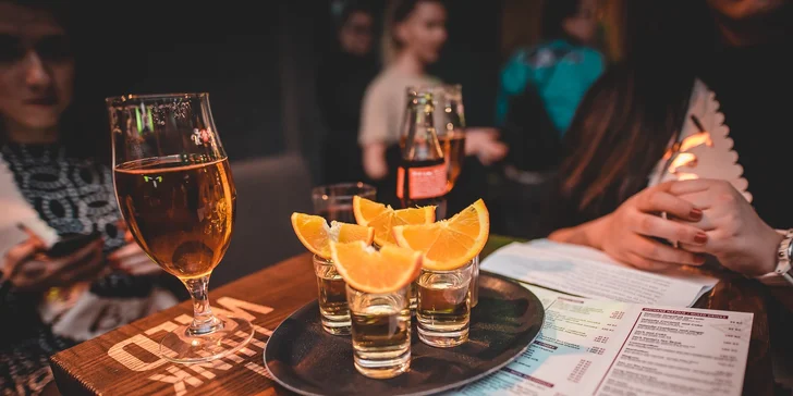 Pronájem VIP místnosti v karaoke baru vč. nápojů a 100 kreditů do jukeboxu