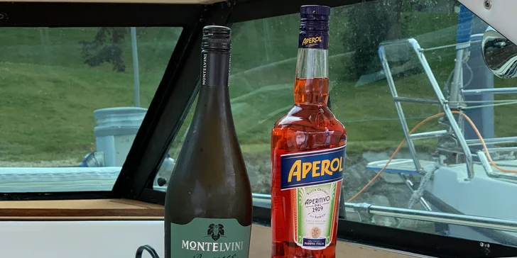 Plavba po Slapské přehradě pro pár nebo partu přátel: až 6 lahví prosecca, občerstvení