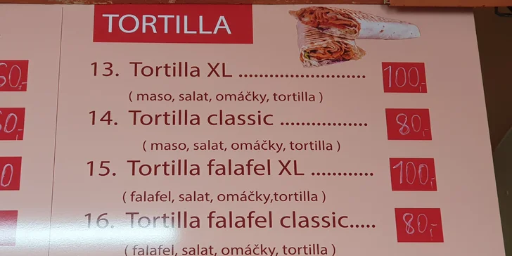 Rychlá svačina: kebab v pitě, tortille nebo s nudlemi či rýží, salát a tři druhy omáček