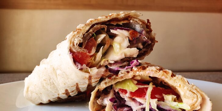 Rychlá svačina: kebab nebo falafel v pita chlebu, tortille, s nudlemi či rýží