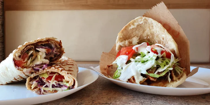Rychlá svačina: kebab v pitě, tortille nebo s nudlemi či rýží, salát a tři druhy omáček