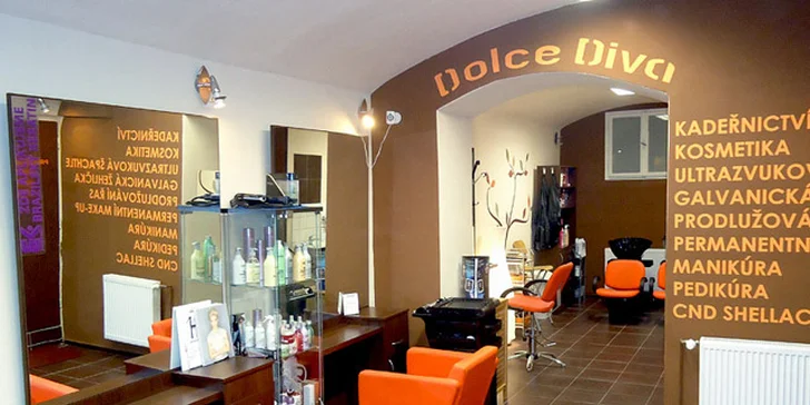 Profesionální střih a péče o vlasy v kadeřnictví Dolce Diva Praha