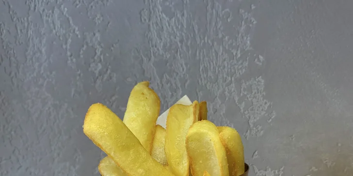 Burger dle výběru: hranolky či coleslaw i domácí omáčka pro 1 nebo 2 osoby