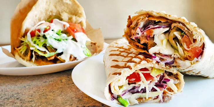 Rychlá svačina: kebab v pitě, tortille nebo s nudlemi či rýží, salát a tři druhy omáček